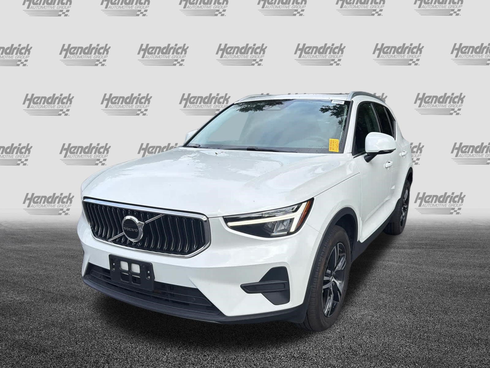 Used 2025 Volvo XC40 B5 Core AWD/4WD image 8