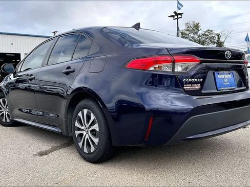 Used 2022 Toyota Corolla LE FWD image 3