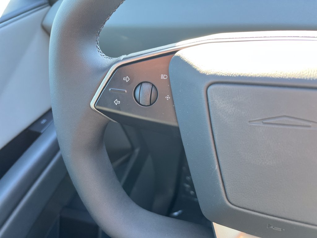 Used 2026 Tesla Cybertruck AWD Crew Cab image 36