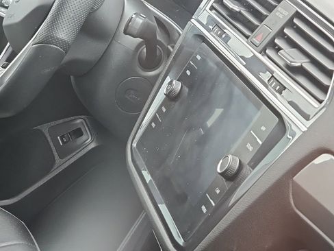 Used 2024 Volkswagen Tiguan SE R-Line image 28