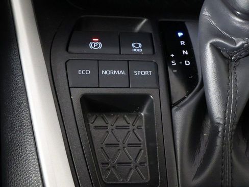 Used 2025 Toyota RAV4 XLE image 41