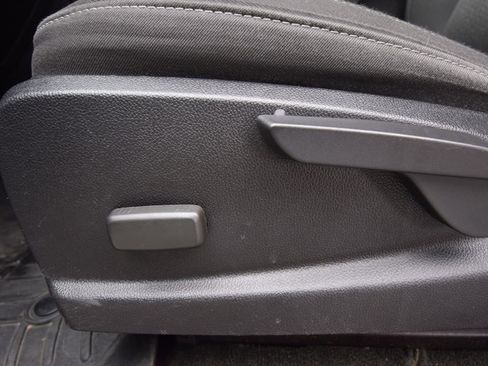 Used 2018 GMC Canyon SLE w/ SLE Convenience Package image 24