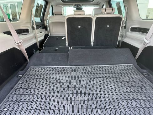 Used 2023 Jeep Wagoneer L 4WD w/ Premium Group I image 16