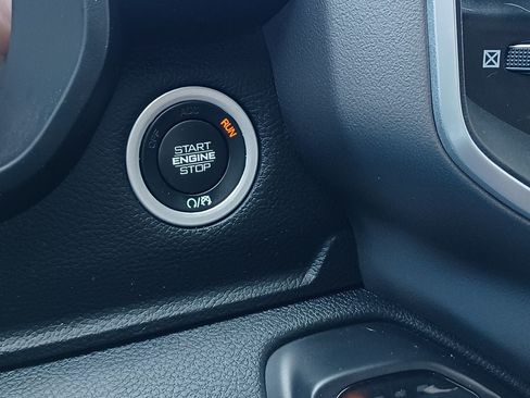 Used 2020 RAM 1500 Big Horn AWD/4WD image 18