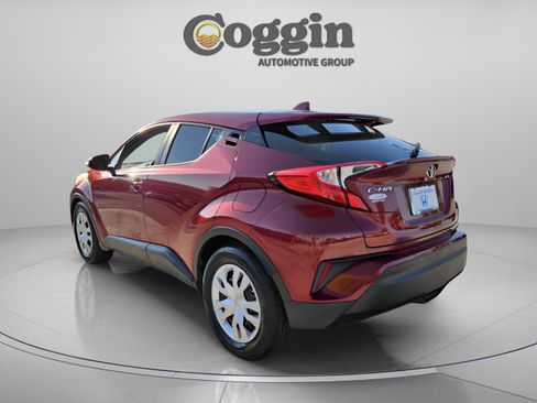 Used 2019 Toyota C-HR LE image 3