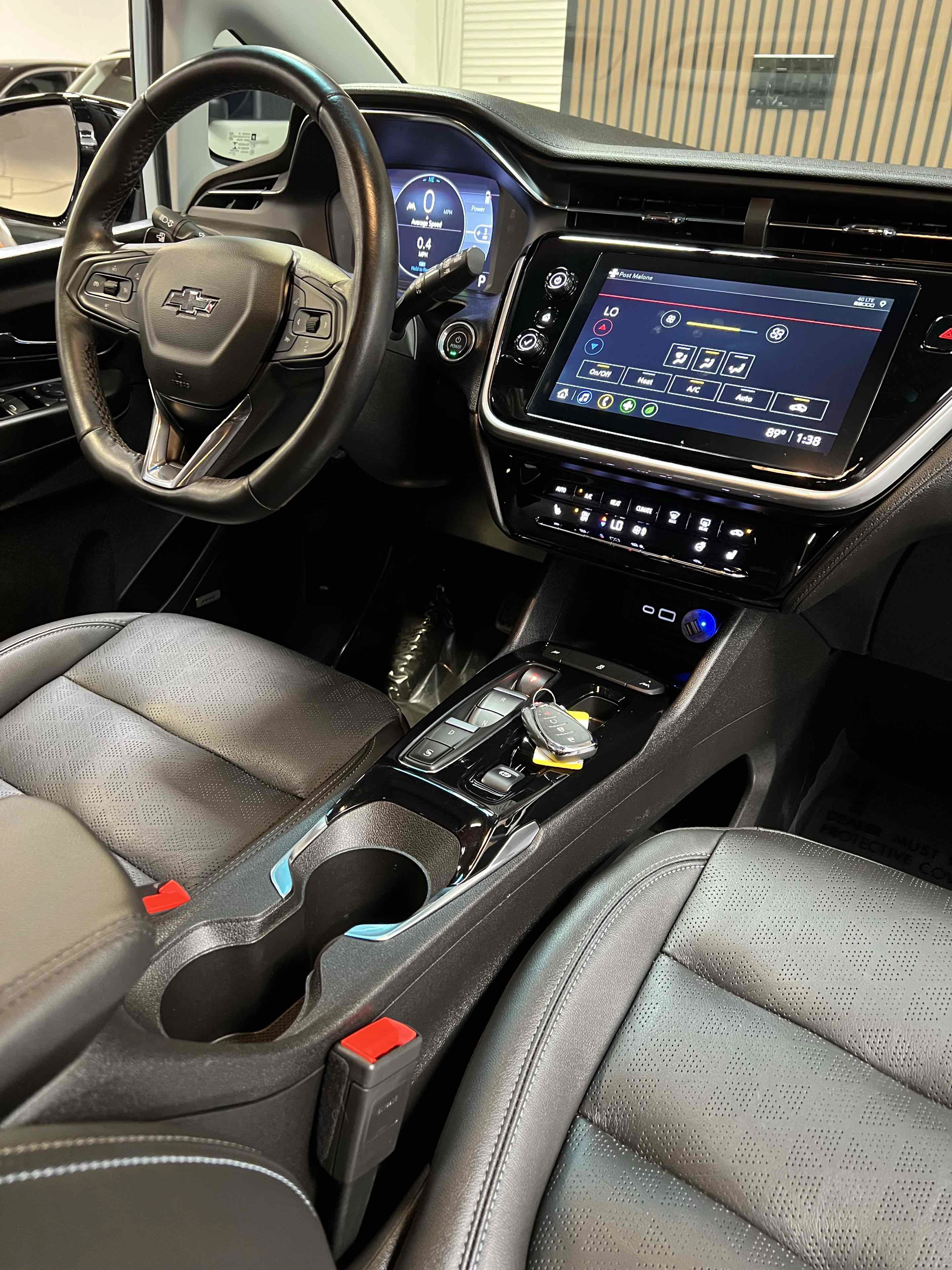 Used 2023 Chevrolet Bolt LT w/ Infotainment Package FWD image 34