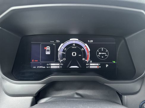 Used 2025 Toyota Tundra Limited AWD/4WD image 11