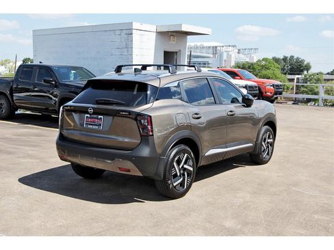 New 2026 Nissan Kicks SV w/ SV Premium Package image 4