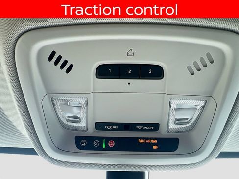 Used 2019 Chevrolet Traverse LT FWD image 28