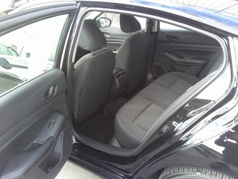 Used 2025 Nissan Altima 2.5 SV FWD image 27