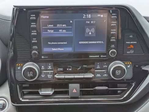 Used 2021 Toyota Highlander XSE FWD image 19