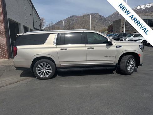 Used 2021 GMC Yukon XL Denali image 8