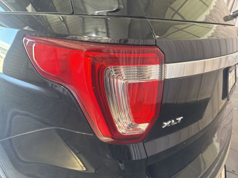 Used 2017 Ford Explorer XLT w/ Equipment Group 201A FWD image 11
