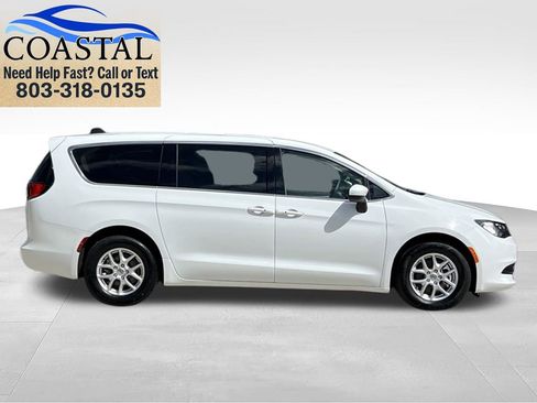 Used 2023 Chrysler Voyager LX FWD image 5