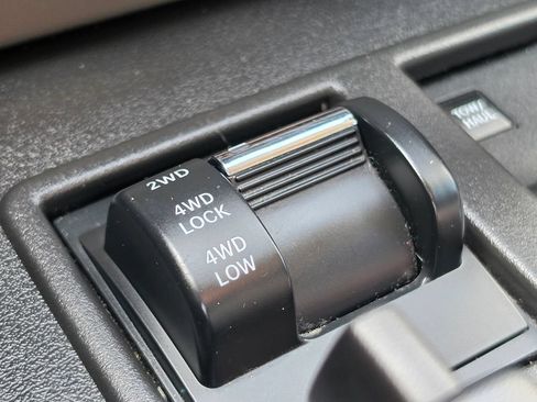 Used 2012 Jeep Liberty Sport AWD/4WD image 21