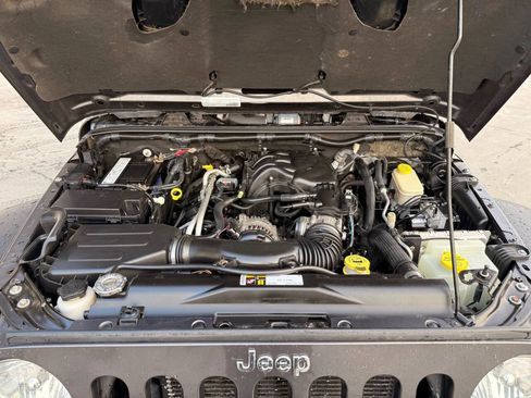 Used 2016 Jeep Wrangler Unlimited Rubicon image 10