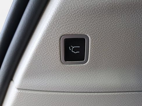 Used 2017 Chrysler Pacifica Touring-L FWD image 15