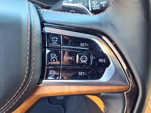 Used 2023 Jeep Grand Cherokee Summit AWD/4WD image 22