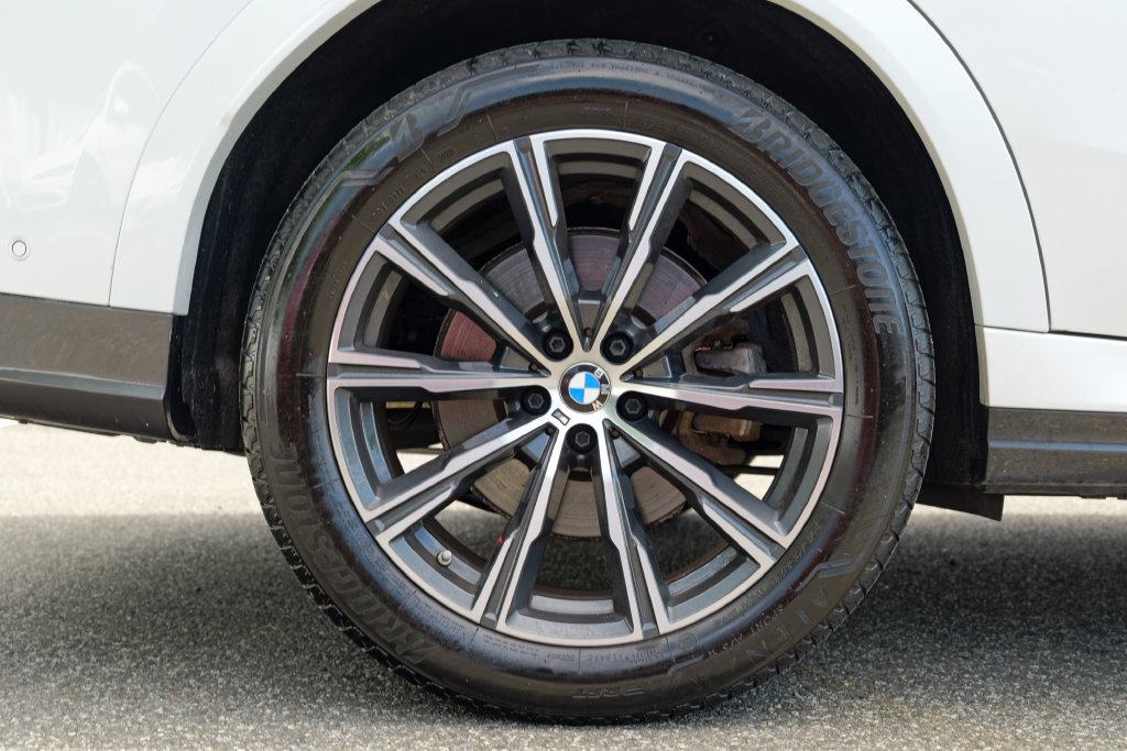 Used 2024 BMW X6 xDrive40i w/ Premium Package AWD/4WD image 13