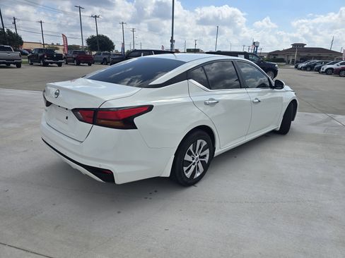 Used 2023 Nissan Altima 2.5 S image 3