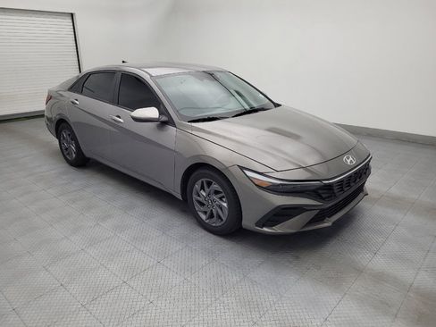 Used 2024 Hyundai Elantra SEL FWD image 11