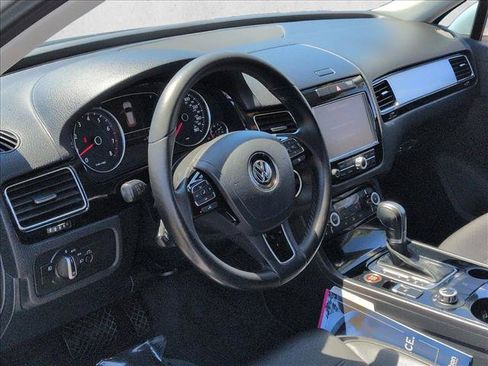 Used 2014 Volkswagen Touareg Sport AWD/4WD image 10