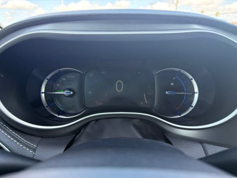 Used 2025 Chrysler Pacifica Select FWD image 24