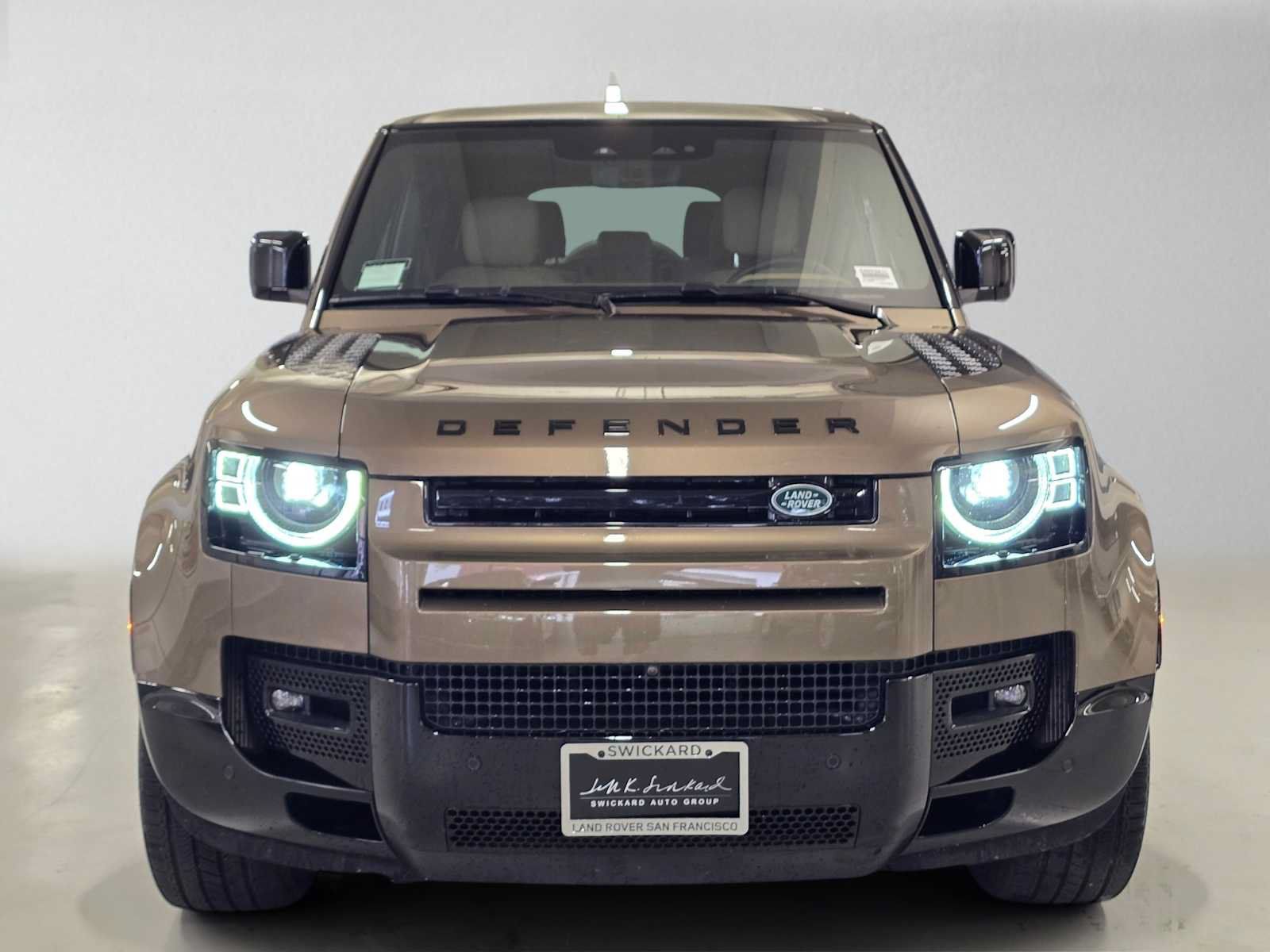 Used 2025 Land Rover Defender 130 X-Dynamic SE AWD/4WD image 8