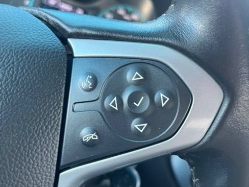 Used 2022 Chevrolet Colorado LT w/ LT Convenience Package AWD/4WD image 17