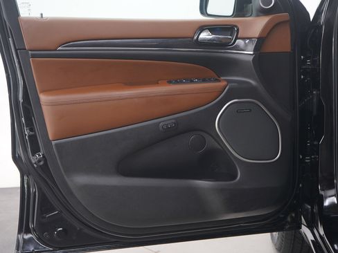 Used 2020 Jeep Grand Cherokee Overland image 21