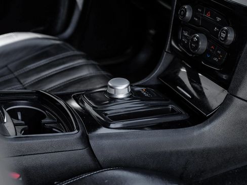 Used 2019 Chrysler 300 S RWD image 31