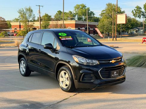 Used 2021 Chevrolet Trax LS w/ Tint and Cruise Package FWD image 7