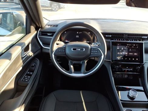 New 2025 Jeep Grand Cherokee Laredo X image 5