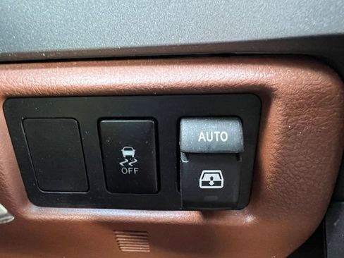 Used 2016 Toyota Sequoia Platinum AWD/4WD image 19