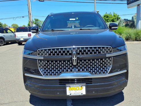 New 2026 Lincoln Navigator Reserve AWD/4WD image 2