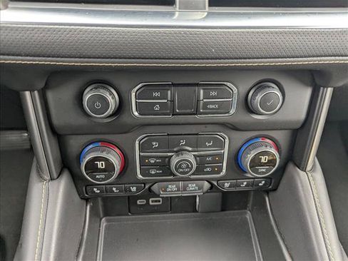 Used 2024 Chevrolet Suburban Premier AWD/4WD image 20