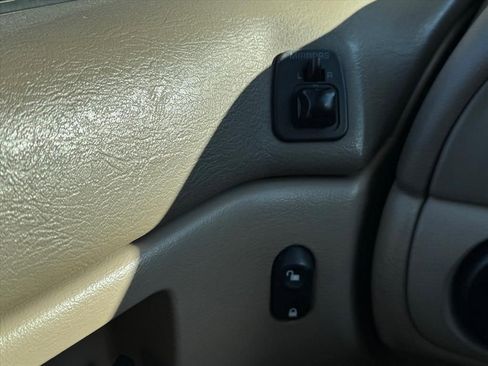 Used 2005 Ford Taurus SEL image 14