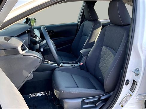 Used 2025 Toyota Corolla LE FWD image 8