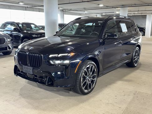 Used 2025 BMW X7 xDrive40i w/ M Sport Package AWD/4WD image 4