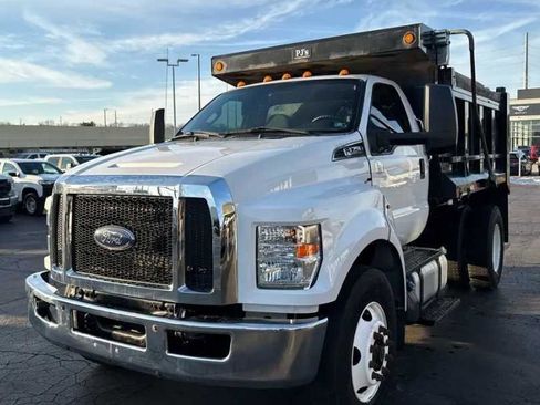 Used 2017 Ford F750 2WD Regular Cab Super Duty image 4