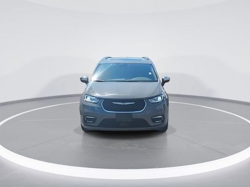 Used 2023 Chrysler Pacifica Limited FWD image 3