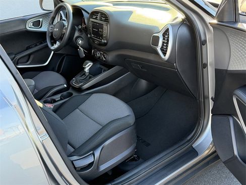 Used 2023 Kia Soul LX image 25