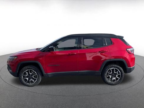 Used 2025 Jeep Compass Trailhawk image 9