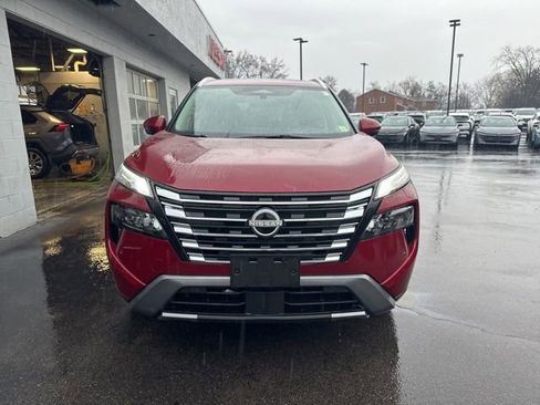 Used 2025 Nissan Rogue SL w/ Tech Package image 7