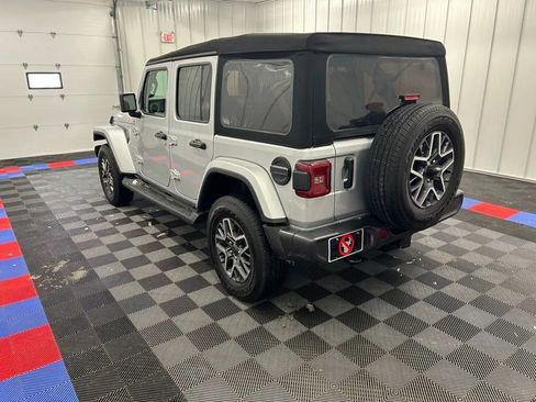 Used 2024 Jeep Wrangler Sahara image 22