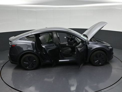 Used 2026 Tesla Model Y 2WD image 37