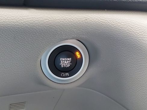 Used 2022 Chrysler Pacifica Touring-L FWD image 17
