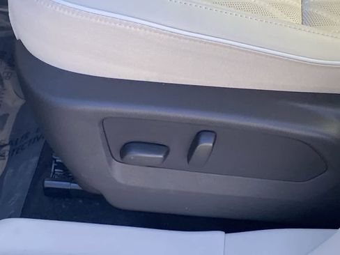 Used 2022 Buick Envision Avenir w/ Technology Package II image 14