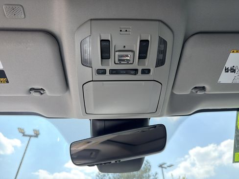 Used 2022 Toyota Highlander XLE image 5