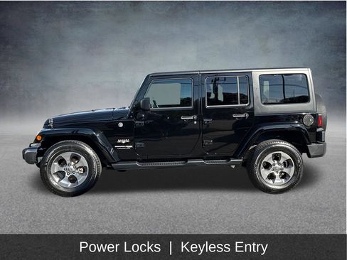Used 2018 Jeep Wrangler Unlimited Sahara w/ Connectivity Group AWD/4WD image 5